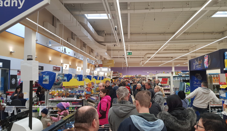 Frony v Tescu v Březhradě