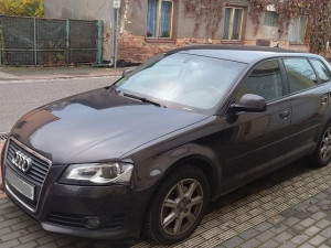 Ukradené luxusní auto z Německa vypátrali policisté v Náchodě