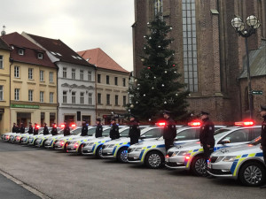 Policie v hradeckém kraji dostala 23 nových škodovek. Jedno auto vyšlo na 725 tisíc