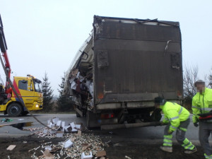 Dopravní nehoda kamionu u Jaroměře uzavřela silnici z Hradce Králové