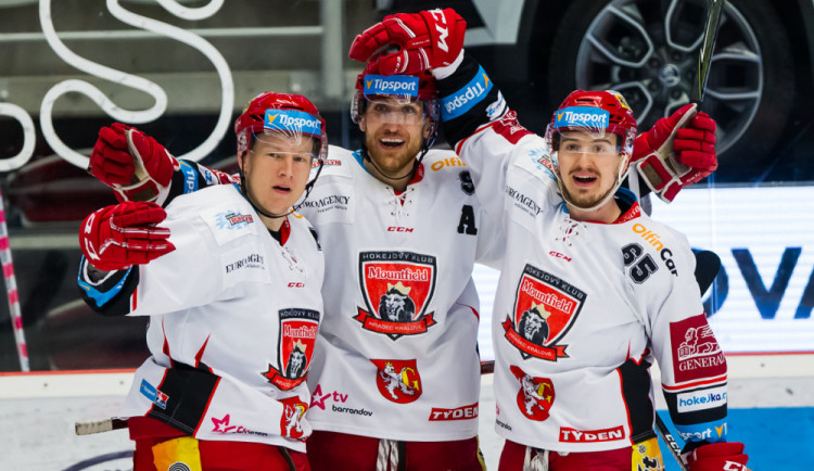 Hokejisté Hradce Králové jsou v tabulce osmí. Jágrovo Kladno přehráli 4:1