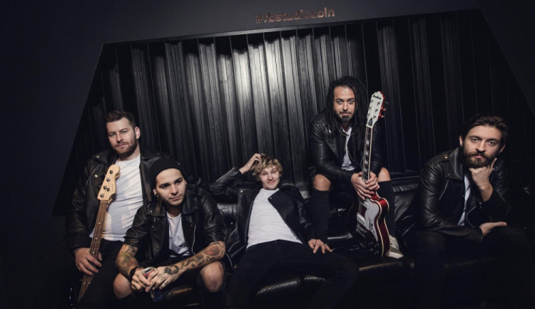 Kapela Mandrage zrušila svoje turné. Vystoupit měla i v Hradci Králové