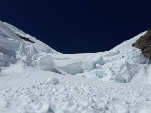 Nebezpečí lavin v Krkonoších po sněžení vzrostlo na druhý stupeň