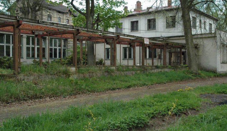 Nový vlastník lázní v Náchodě chystá demolici. K zemi půjdou tři budovy
