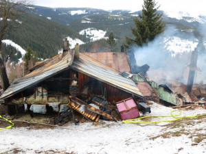 Na místě vyhořelé chaty Bažina v Peci pod Sněžkou, vyroste do tří let nová stavba
