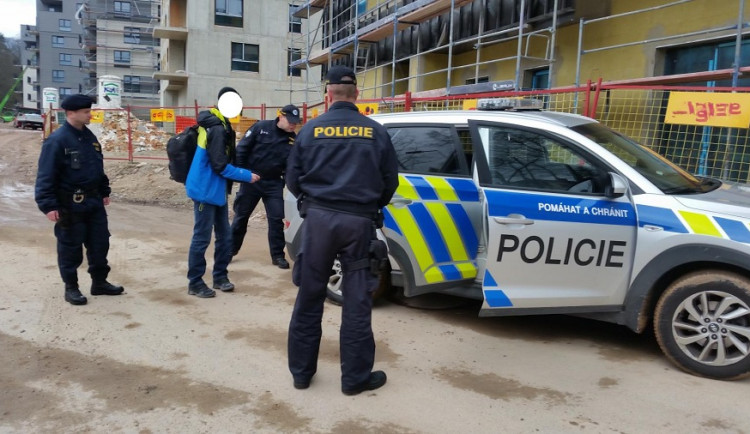 Cizinecká policie se na Rychnovsku pustila do kontrol. Čtyři cizince čeká vyhoštění