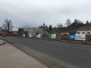 Stavba nového autobusového terminálu v Nové Pace.