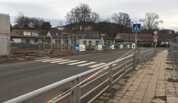 Stavba nového autobusového terminálu v Nové Pace.