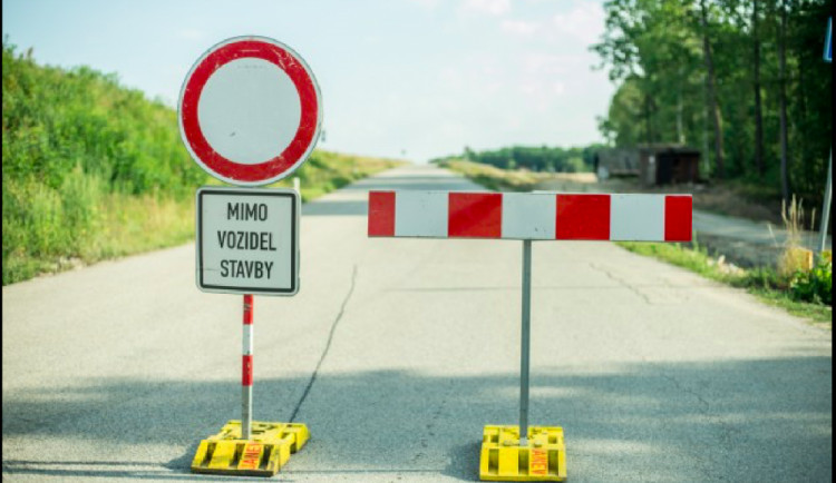 Oprava Krkonošské ulice ve Dvoře Králové. Do konce října zkomplikuje dopravu na Trutnov