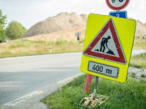 Lhotecká ulice v Hradci Králové bude zavřená. Řidiči se nedostanou ke Stříbrnému rybníku
