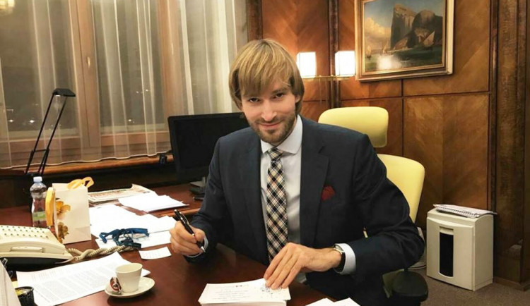 Hromadné akce se rušit nebudou, rozhodla Bezpečnostní rada státu