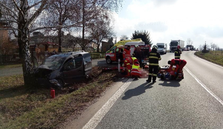 Nehoda osobní auta v obci Podbřezí.