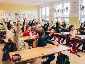 Některé školy v Královéhradeckém kraji ruší zájezdy do zahraničí