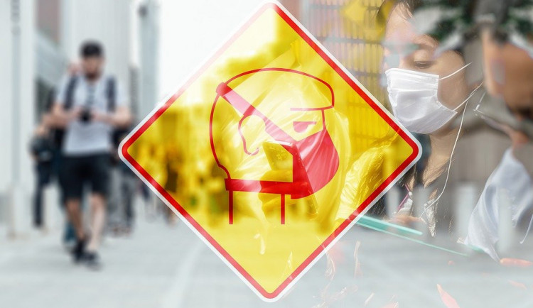 Kvůli koronaviru zavřou školy. Stát ode dneška zakáže také akce nad 100 účastníků