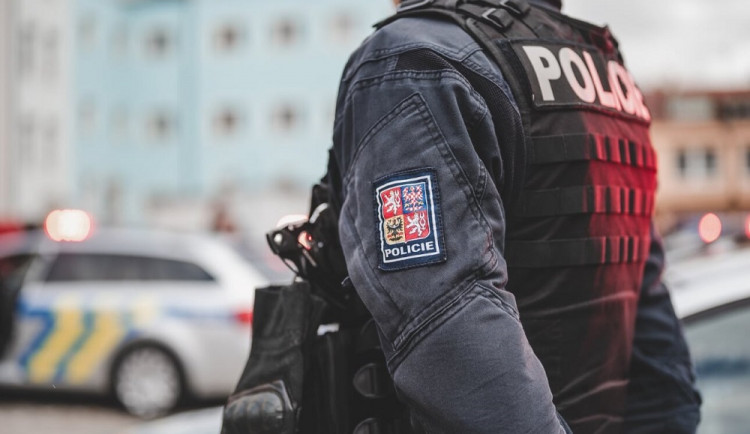 Opilého řidiče v Trutnově prozradil jeho styl jízdy. Při kontrole nadýchal přes 1,5 promile