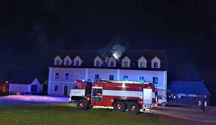 Požár restaurace na Broumovsku.