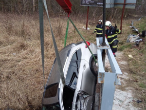 Nehoda osobního auta na hradubické.