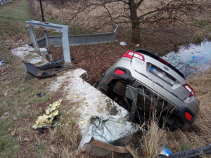 Nehoda osobního auta na hradubické.