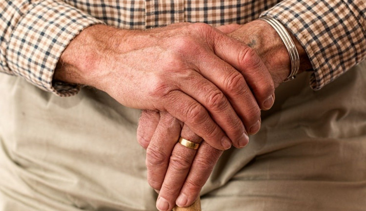 Dobrovolníci budou v Náchodě nakupovat seniorům. Kraj aktivoval i dobrovolné hasiče