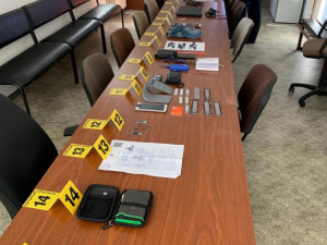 Zadržené věci u skimmerů.