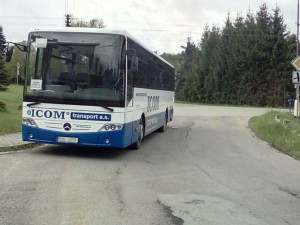 Autobusová doprava v Královéhradeckém kraji bude zdarma. Cestující nepříjdou do kontaktu s řidičem