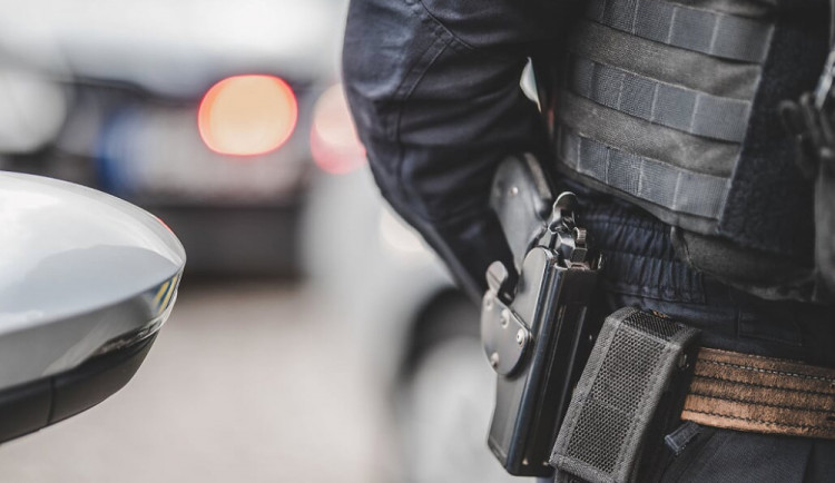 Muž v podmínce ukradl čokoládu, auto a pod vlivem drog se nechal chytit