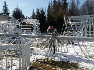 V Olešnici v Orlických horách roste nová rozhledna. Hotová bude v květnu