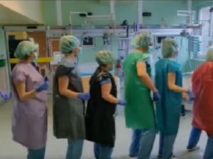 VIDEO: Do výzvy ke krocení virů, se zapojil i tým z neurochirurgie JIP hradecké Fakultní nemocnice