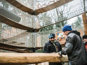 V Hradci Králové roste unikátní 3D bludiště devět metrů nad zemí