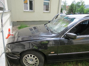 VIDEO: Hradecká policie ukončila případ šílené jízdy zdrogovaného řidiče, který ohrozil život i zdraví několika lidí