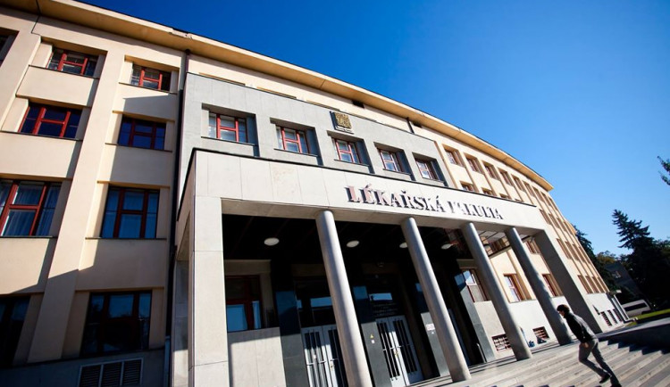 Lékařská fakulta v Hradci Králové Univerzity Karlovy.