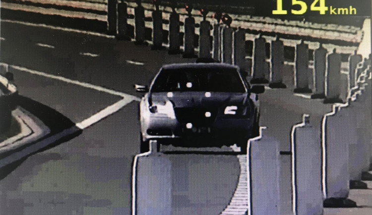 Na osmdesátce letěl rychlostí 154 km/h. Řidiči hrozí 10 tisíc pokuta