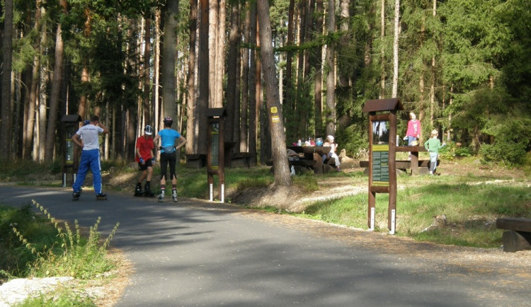 Výmluva na sport vám na Hradečnici nepomůže. Roušku musí mít i sportovci