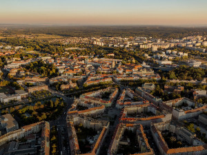 POČASÍ NA PONDĚLÍ:  Dnes přijde ochlazení. O důvod víc zůstat doma