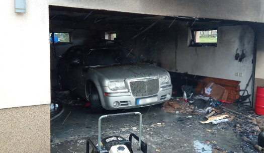 Požár autodílny v Rychnově nad Kěnžnou