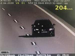 Velikonoční rekordman jel na D11 rychlostí 204km/h. Policie rozdala pokuty za celkem 76 tisíc korun