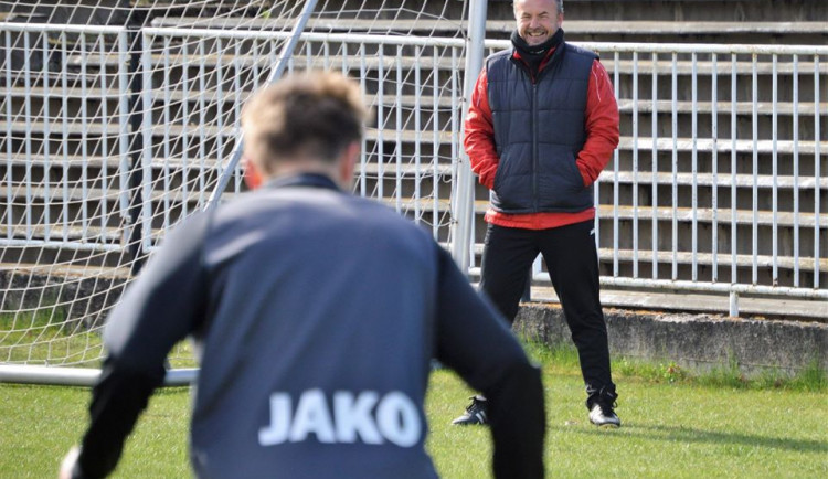 Omezené tréninky? I takové teď musí stačit, říká trenér FC Hradec Králové Frťala