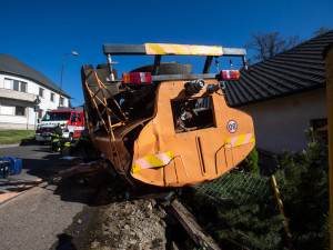 V Bohuslavicích se převrátila cisterna plná vody. Skončila podvozkem vzhůru