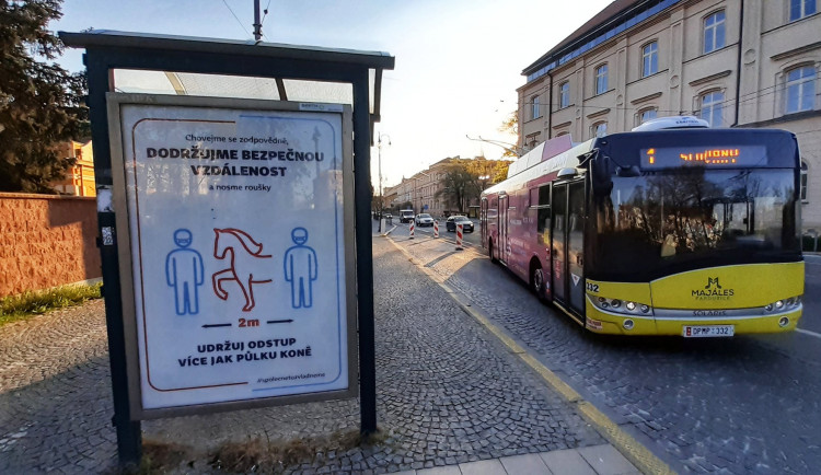 Pardubice jsou jiné. Dodržují bezpečnou vzdálenost „půl koně“