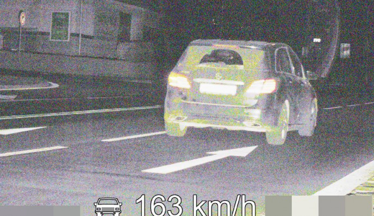 Noční rychlá jízda Hradcem