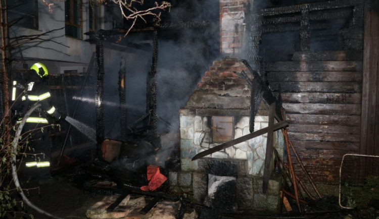 Shořelá chatka v Hradci Králové