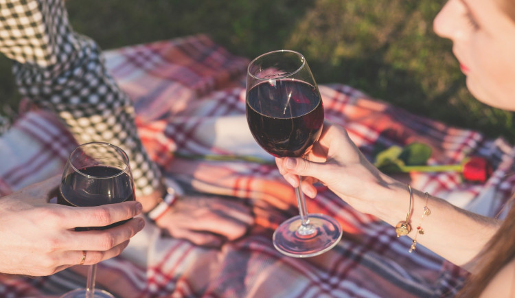 PRŮZKUM: Češi v karanténě dál sportují a pijí více alkoholu
