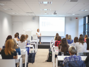 Czechitas v karanténě pracují na online vzdělávání a spustili nové kurzy