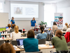 Czechitas v karanténě pracují na online vzdělávání a spustili nové kurzy