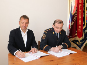 Podpis smlouvy se stavební firmou