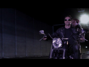 VIDEO: Arnold se vrátil z budoucnosti, aby zachránil Bohuše. Videokouzelníci jsou zpět s EETerminátorem