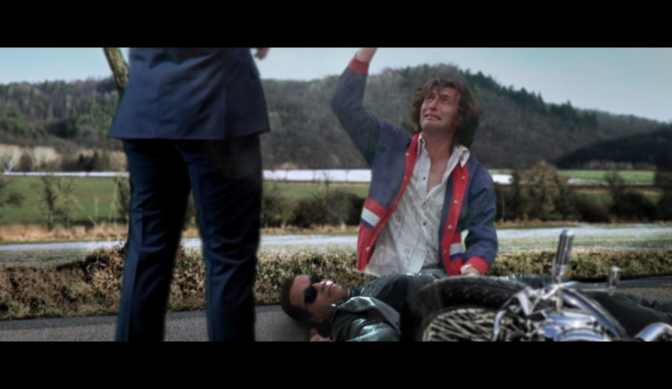 VIDEO: Arnold se vrátil z budoucnosti, aby zachránil Bohuše. Videokouzelníci jsou zpět s EETerminátorem