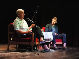 (NE)OBYČEJNÍ: Jsem mistr prů*erů, říká Vítek Martinec. V Hradci Králové pořádá talk show