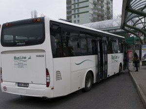 Jízdní řády autobusů v kraji se po víkendu začnou vracet do normálu. Návrat přijde ve dvou vlnách