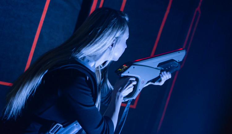 Laser game, lanové parky nebo koloběžky. Jak si užít prodloužený víkend?